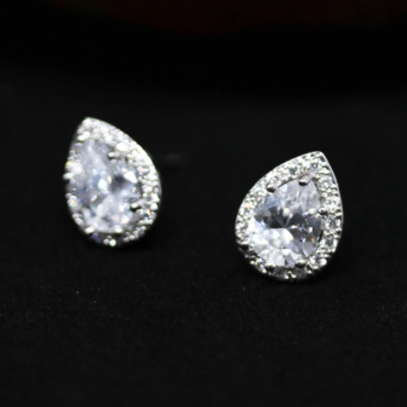 14kt Gold Dipped Halo Swarovski Earrings - Picture 3 of 8